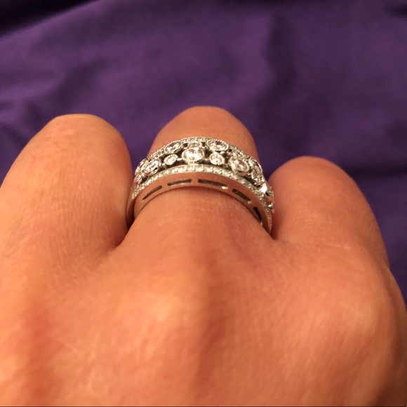 14K White Gold Diamond Ring 0.95cttw - Picture 2 of 8